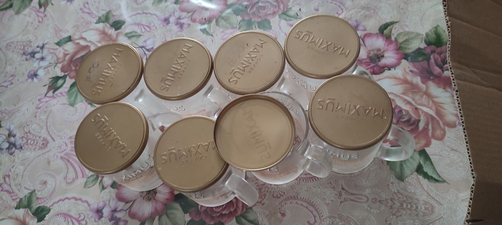 Бокалы с крышкой.