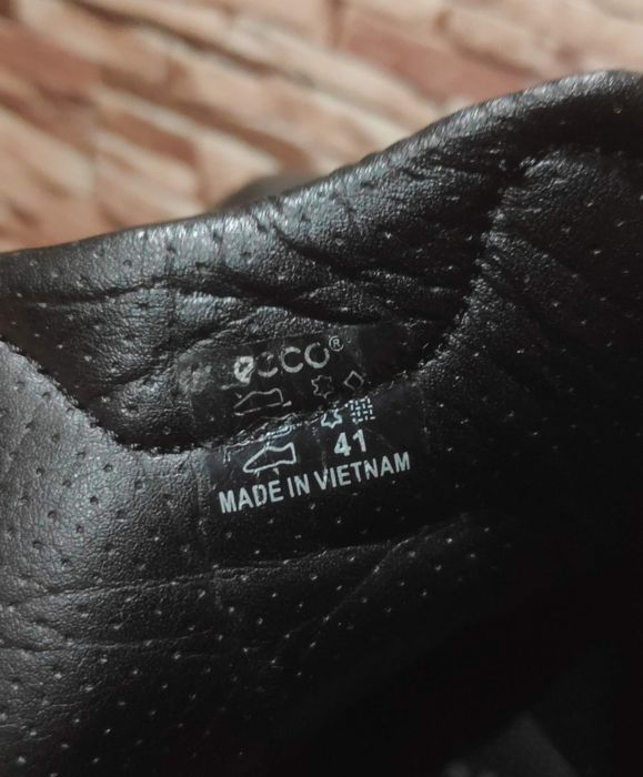 Продаются демисезонные кроссовки ECCO 41 р