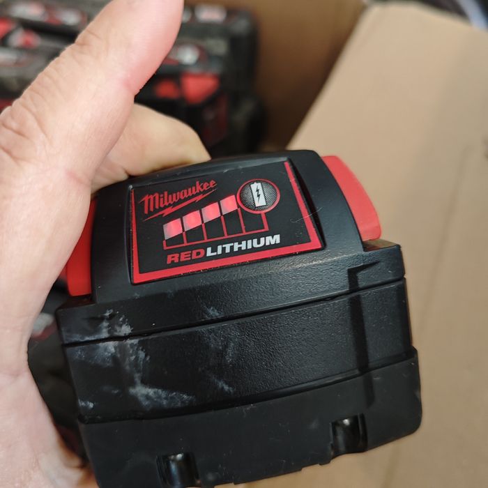 Milwaukee RED 5ah 18 v M18B5 5ач Батерия 18 волта M18