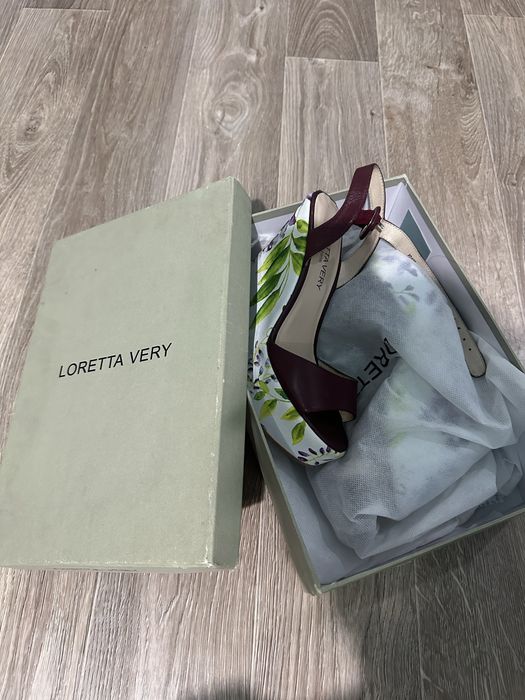 Босоножки от бренда Loretta Very