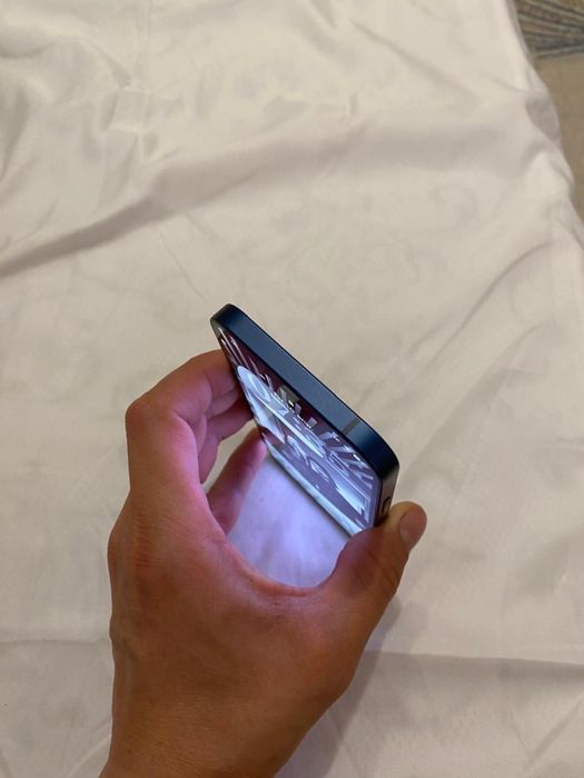 Срочно продам iphone 12