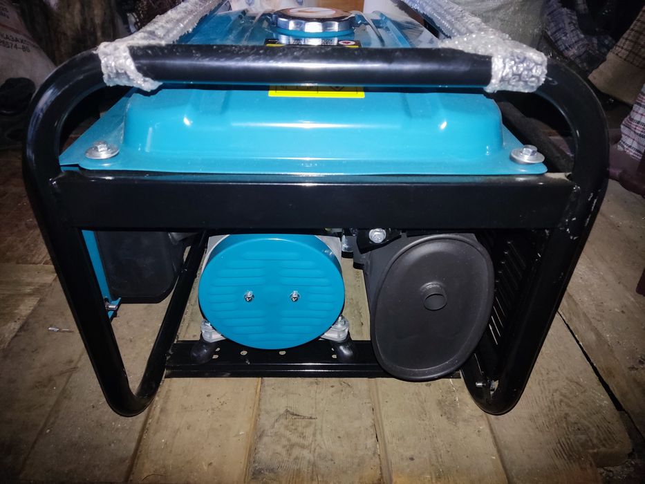 Продам бензиновый генератор