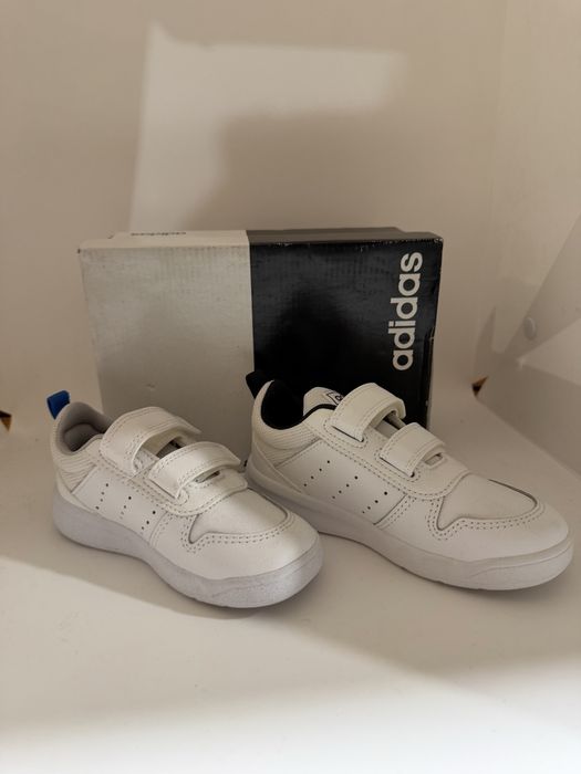 Последни бройки! Налични 2 цвята Adidas маратонки