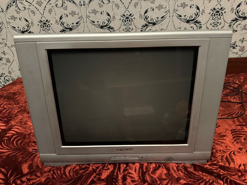 Готовый комплект: Японский ТВ Hitachi + 2 DVD плеера + пульты