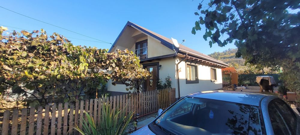 Casa noua din caramida, la cheie. Com Livezi .