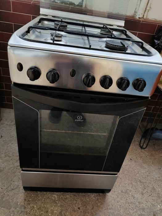 Aragaz Indesit inox perfect  funcțional