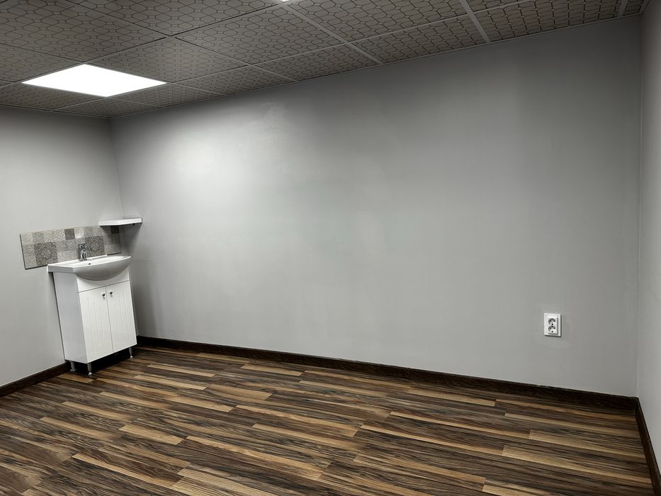 Дава се под наем  в Перник, Рено -  кв.м за 204 € - Снимка #3