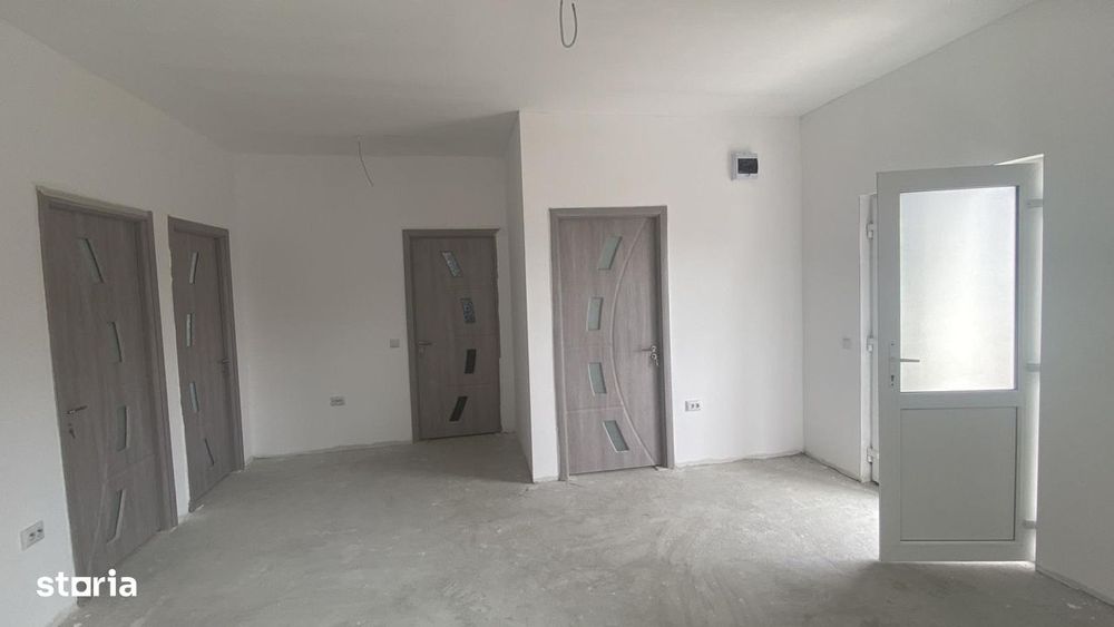 Casa cu teren, dormitoare mari, in Lumina