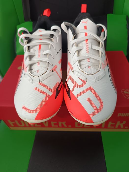 Детски бутонки""Puma Ultra 5 Play".