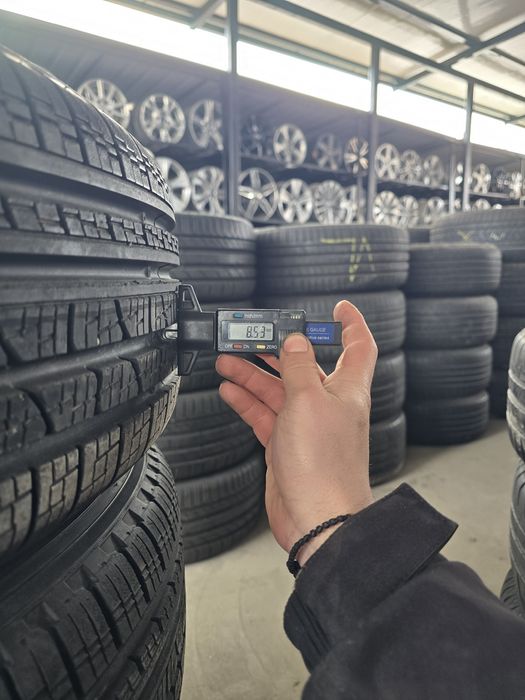 4 Броя 215/65/17 Pirelli 2x8,5mm 2x7,8mm 23dot