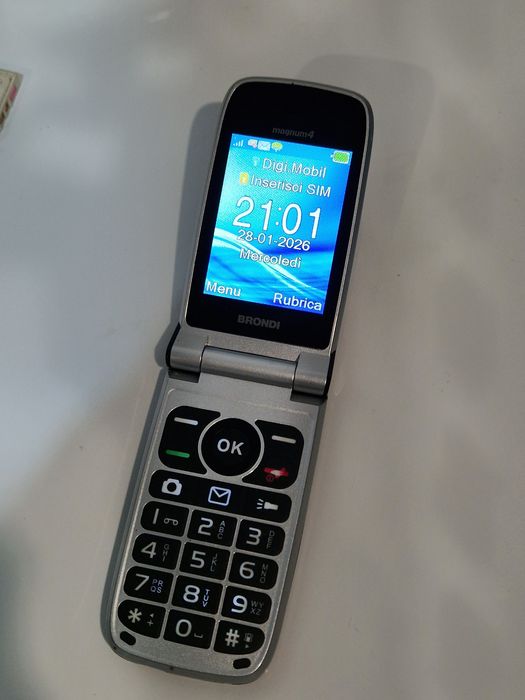 Telefon cu clapeta cu încărcător