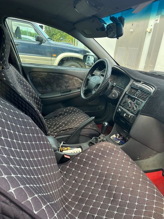 Avensis 1999 продам машину