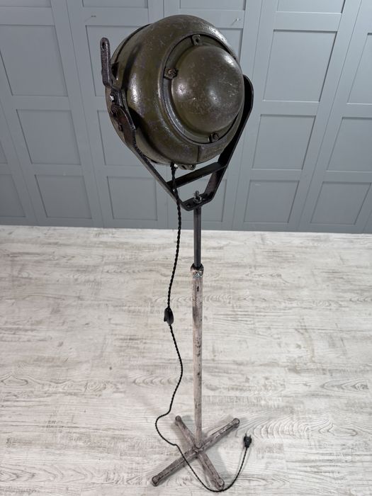 Лампион в индустриален стил - фар от танк Р398