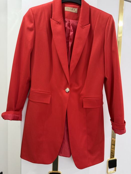 Платье женские и плащи