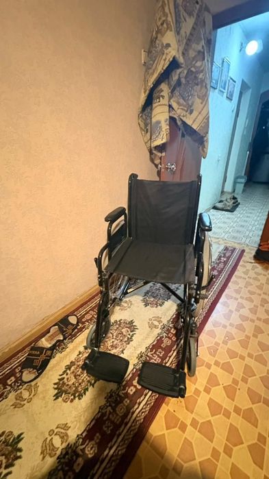 Коляска инвалидная,новая