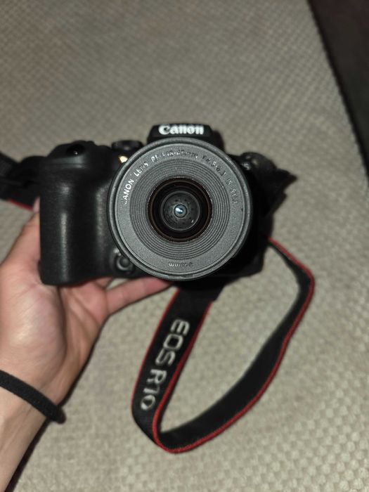 Фотоапарат Canon EOS R10 +подарък