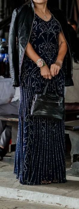 Официални рокли-продават се или се дават под наем