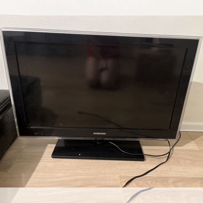 Продаю телевизор самсунг , не смарт