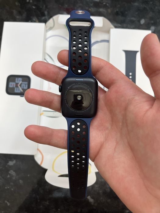 Продам Apple Watch Se2
