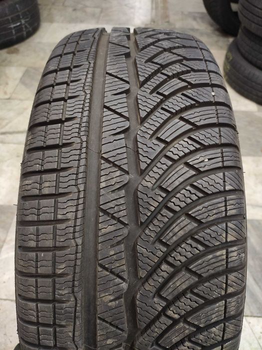 Единични гуми с размер 225 45 18 -