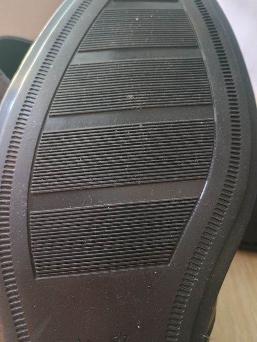 Нови кожени обувки за работа или официална среща