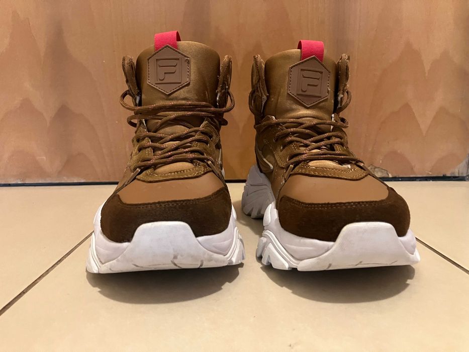 Ефектни спортни обувки от дамска серия - FILA Desert Boot