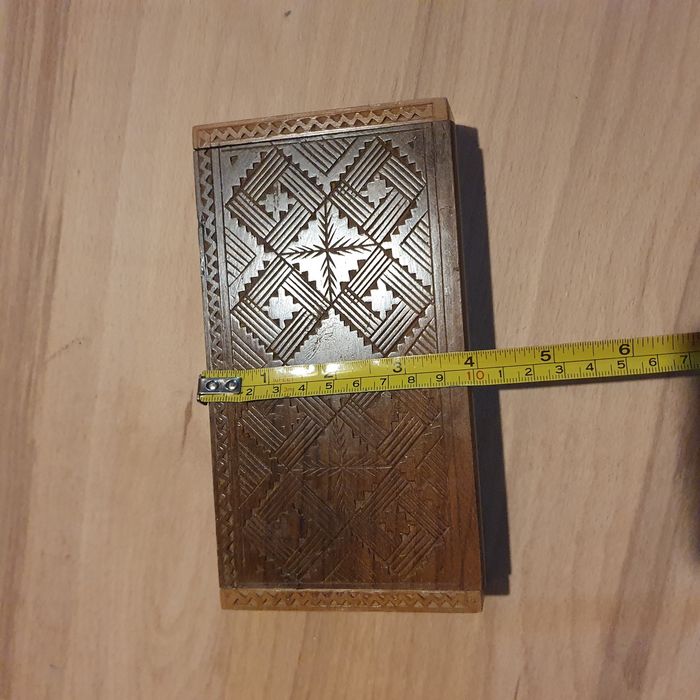 Caseta lemn crestata