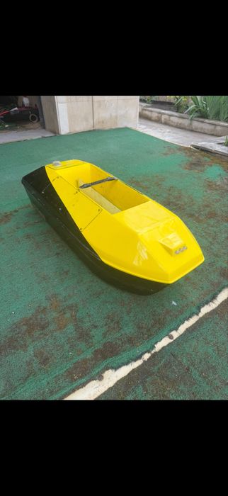 Tushe k2 up лодка за захранка със сонар