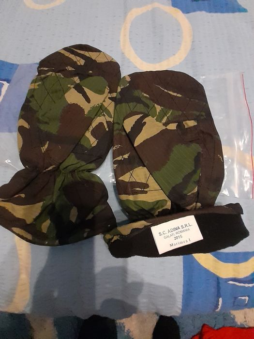 Mănuși militare.