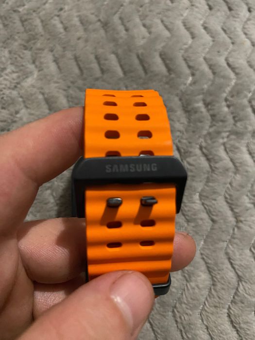 Смарт часовник чисто нов