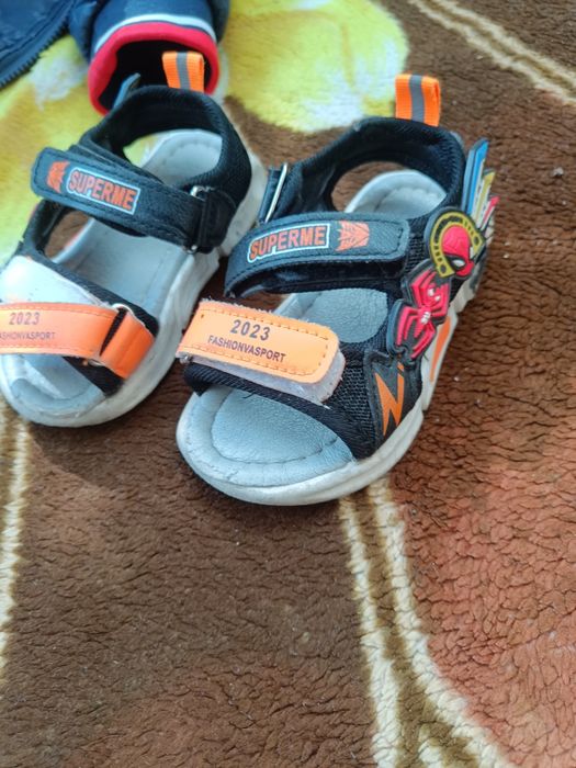 Продам жилетки и куртку