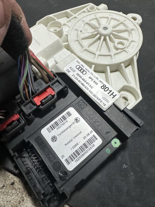 Motoras macara stanga fata Audi A3 8P 2004-2010 8P0959801E