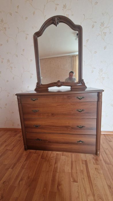 Спальный гарнитур