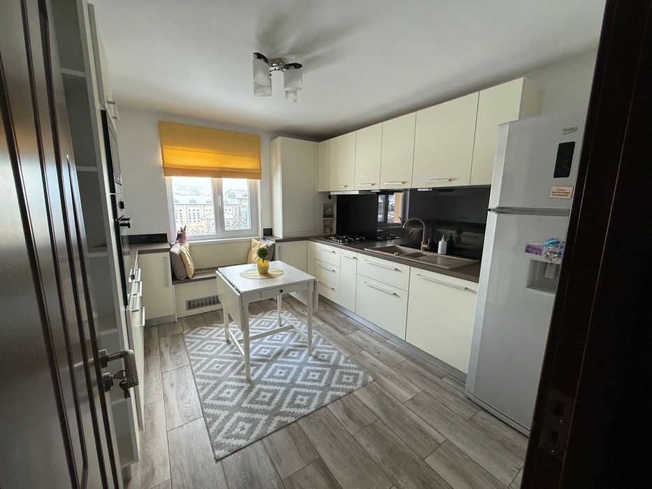 Vand apartament 3 camere str Garlei