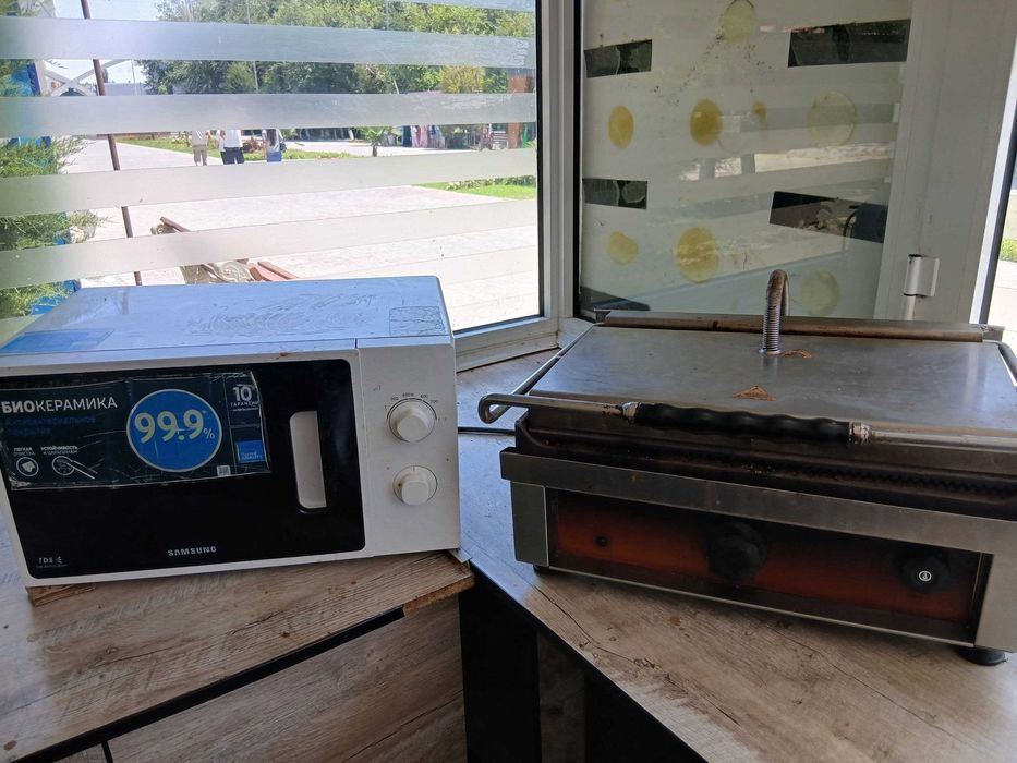 Frezir va kafe uchun narsalar sotiladi