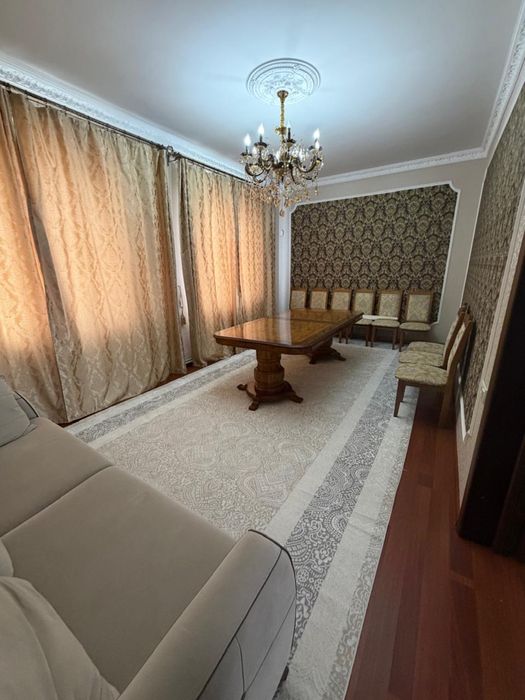 Продам красивый потолочный карниз для штор