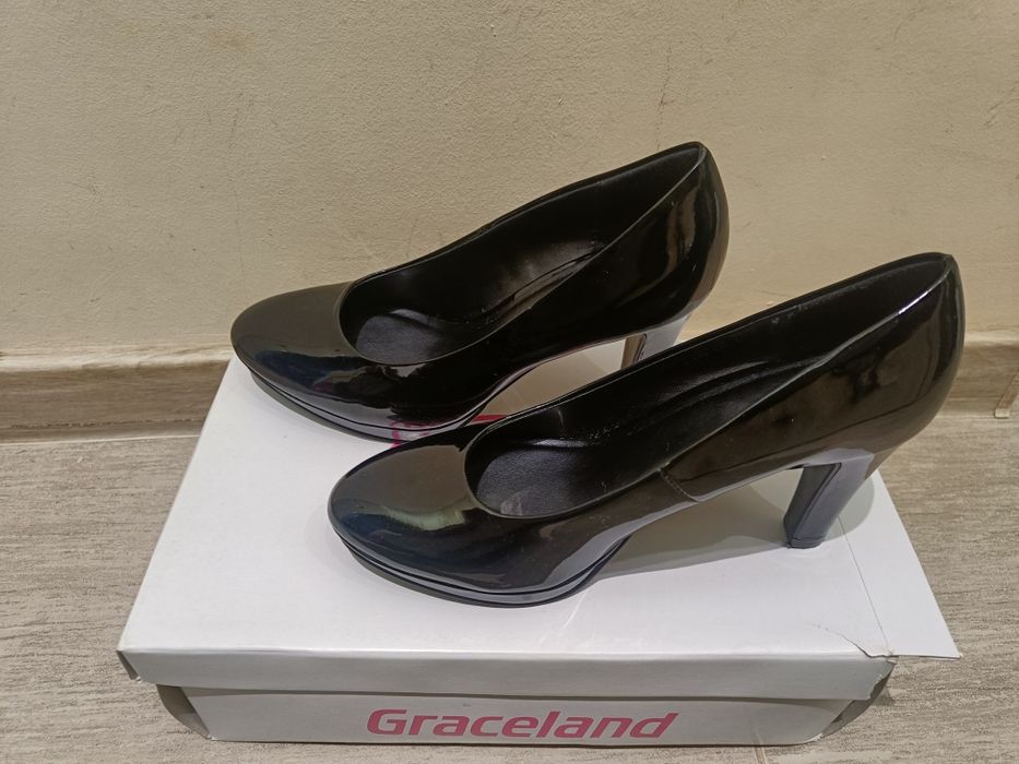 Чисто нови дамски официални обувки