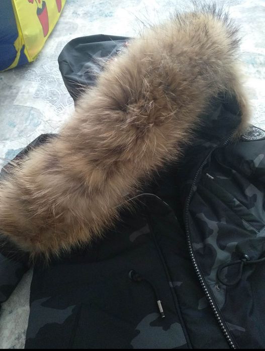 Продам зимнюю курту (парку)