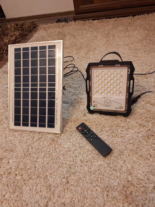 lampa solara 100 W cu panou solar
