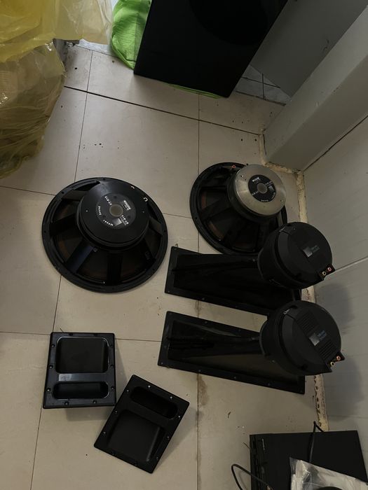 drivere Jbl 4” nedim cu iesire de 2” Meyer Sound,