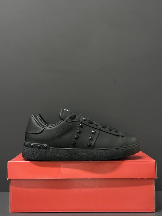 Adidasi Valentino noi