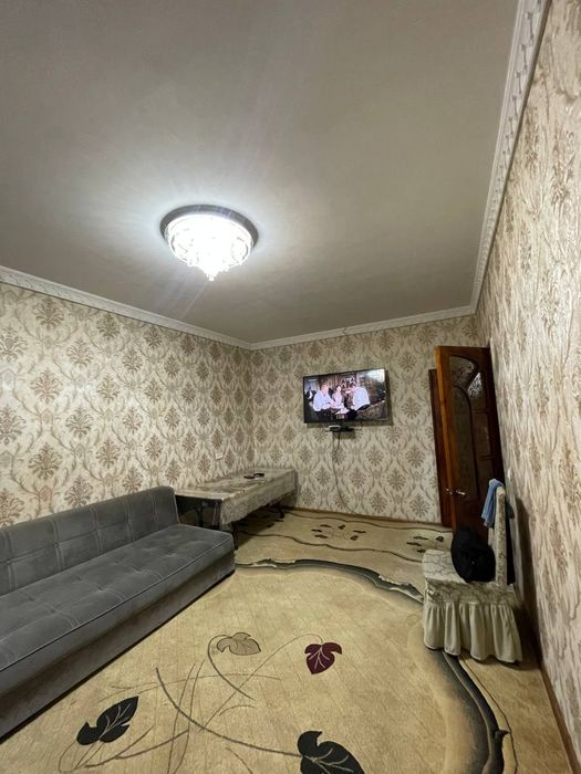 Tashgresda srochniy 3-xonali uy garaji bn sotiladi  74.23 kv