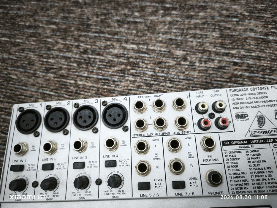 Mixer Behringer UB1204FX-Pro