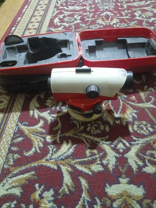 nivelir NA 730 quvvatlantruvchi