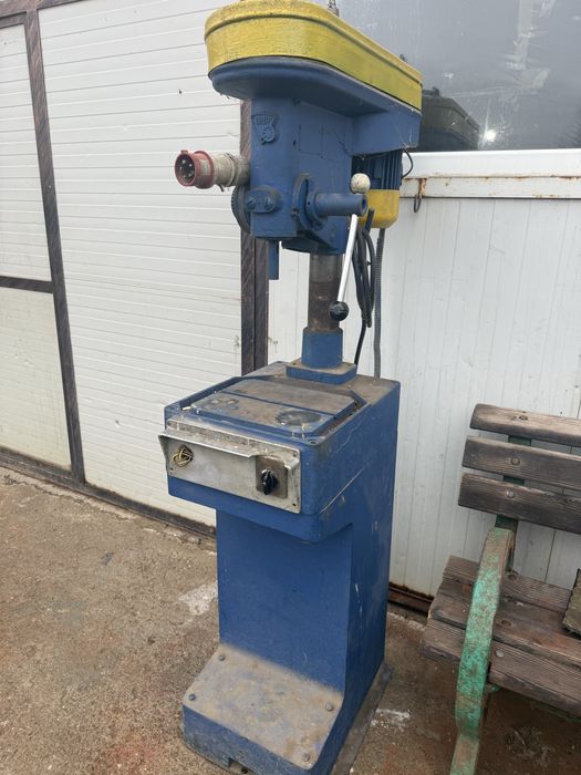 Masina de gaurit cu coloana UMP - model industrial