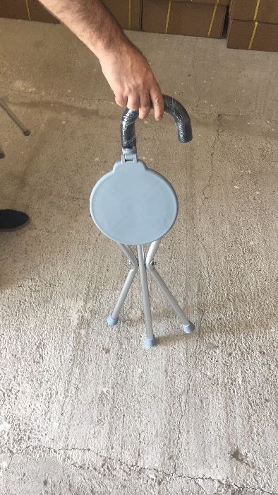 Baston cu 3 picioare cu sezut oval/ dreptunghiular