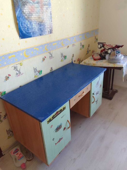 Детско дървено бюро