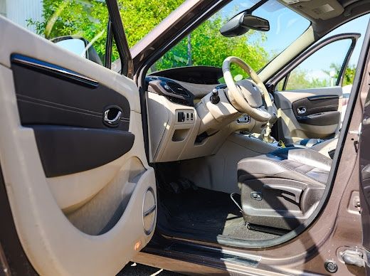 Vând renault grand scenic