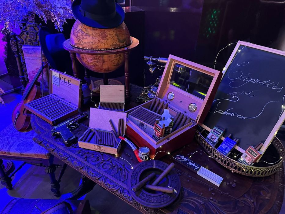 Cigar bar/cognac bar, Gangster's corner