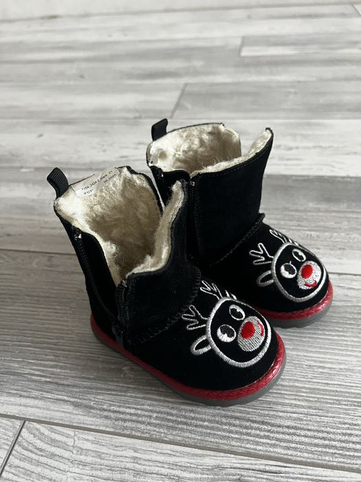 Продам детскую обувь